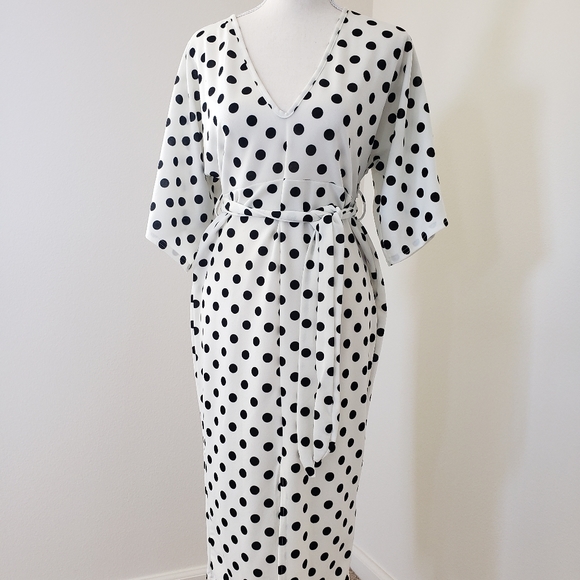 PrettyLittleThing Dresses & Skirts - PLT White Polka-dot dress